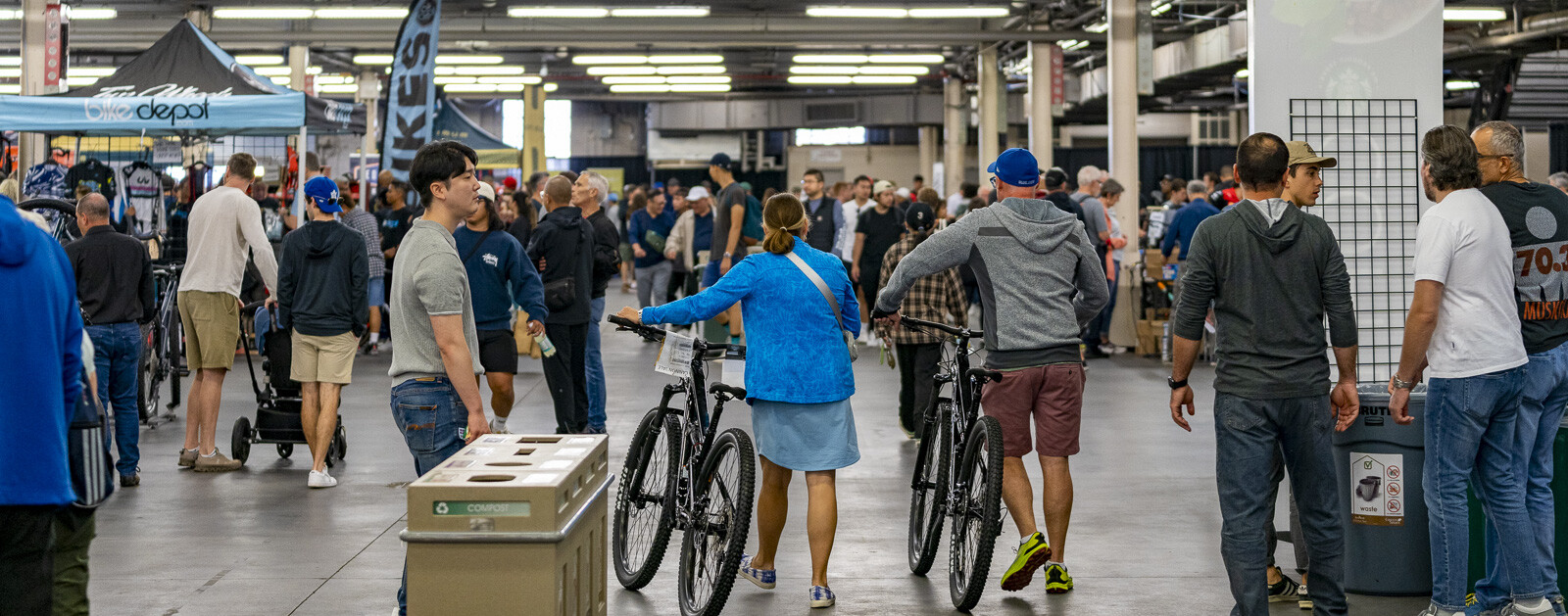 crowd shot with Bianchi